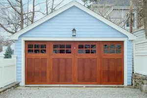 Wood - Builder Collection™ Engineered with the builder in mind, the Builder Collection™ is a reasonably priced alternative to our fully customizable Heritage Classic™ Series wood carriage house style door. This is a natural...