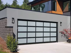 Modern Classic 7500 L'un de nos meilleurs modèles pour clôturer des espaces de vie extérieurs ou pour une nouvelle porte de garage afin de compléter l'architecture d'une maison moderne, est l'élégant Modern Classic 7500....