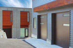 Modern Tech 3550 Uno de nuestros tres estilos contemporáneos es Modern Tech 3550. Esta puerta refinada y aislada ofrece un panel altamente aislado fabricado con nuestra exclusiva construcción delantera y trasera de...