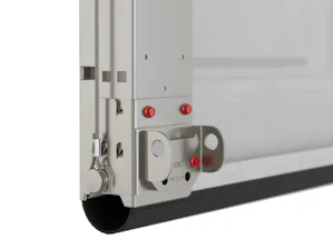Fixation inférieure de sécurité Les portes de garage Hörmann incluent des dispositifs de sécurité sur les sections inférieures pour une protection supplémentaire.