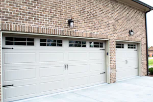 Therma Safe 3200 Para una mejor opción en una puerta de garaje aislada y asequible, Therma Safe 3200 es la solución. Esencialmente, las secciones de 2” de espesor, que no requieren mantenimiento, están construidas con...