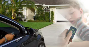 El abridor de puerta de garaje Hörmann SilentDrive® le... El abridor de puerta de garaje Hörmann SilentDrive® le ofrece lo último en ingeniería y excelencia en fabricación alemana. Todos los abridores SilentDrive® están construidos con un motor de CC y un...
